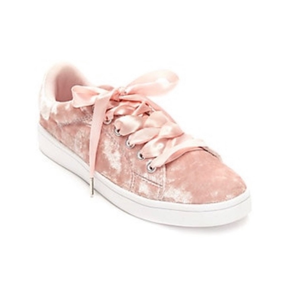 🍄Sugar Velvet/Ribbon sneakers size 6